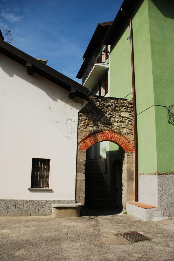 Вілла La Casa Del Borgo Дервіо Екстер'єр фото